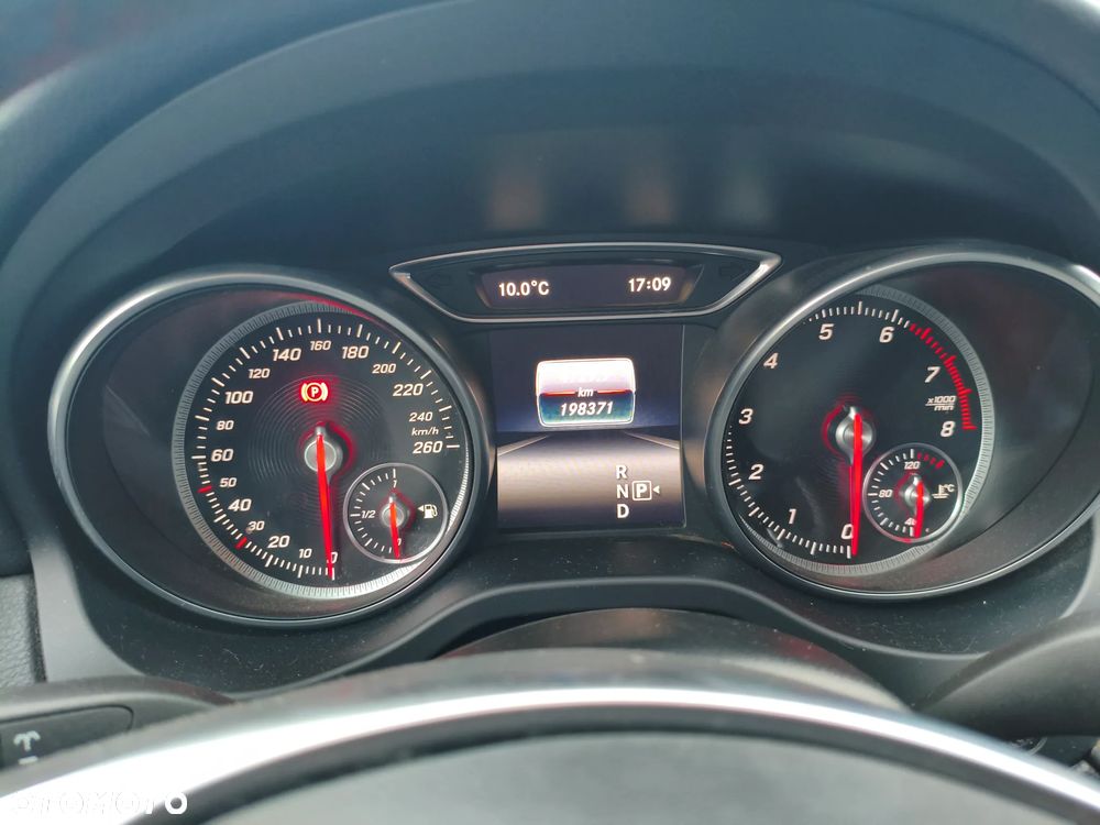 Mercedes-Benz CLA 200 7G-DCT AMG Line - 8