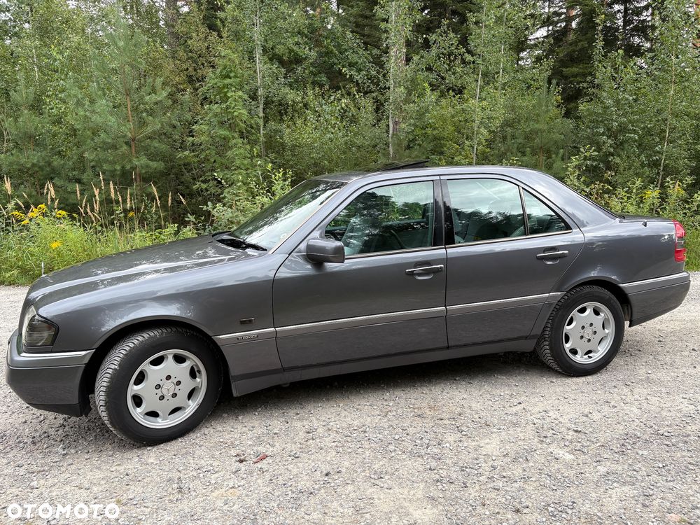 Mercedes-Benz Klasa C 180 T Elegance - 24