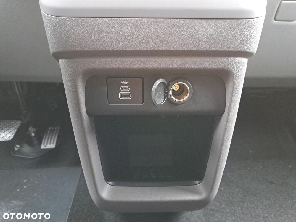 Volkswagen Nowa Caravelle Style silnik: 2,0 l TDI 170 KM /  8-biegowa automatyczna 4MOTION rozstaw osi: 3500 mm - 33