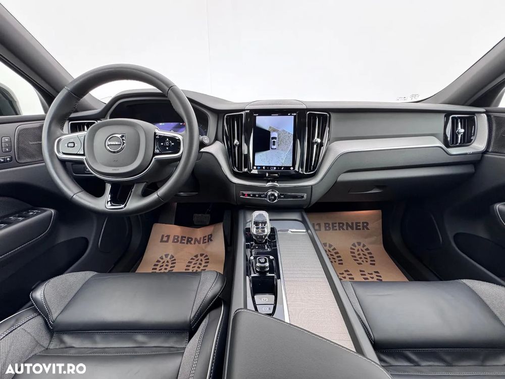 Volvo XC 60 B5 MHEV AT8 AWD Momentum Pro - 26