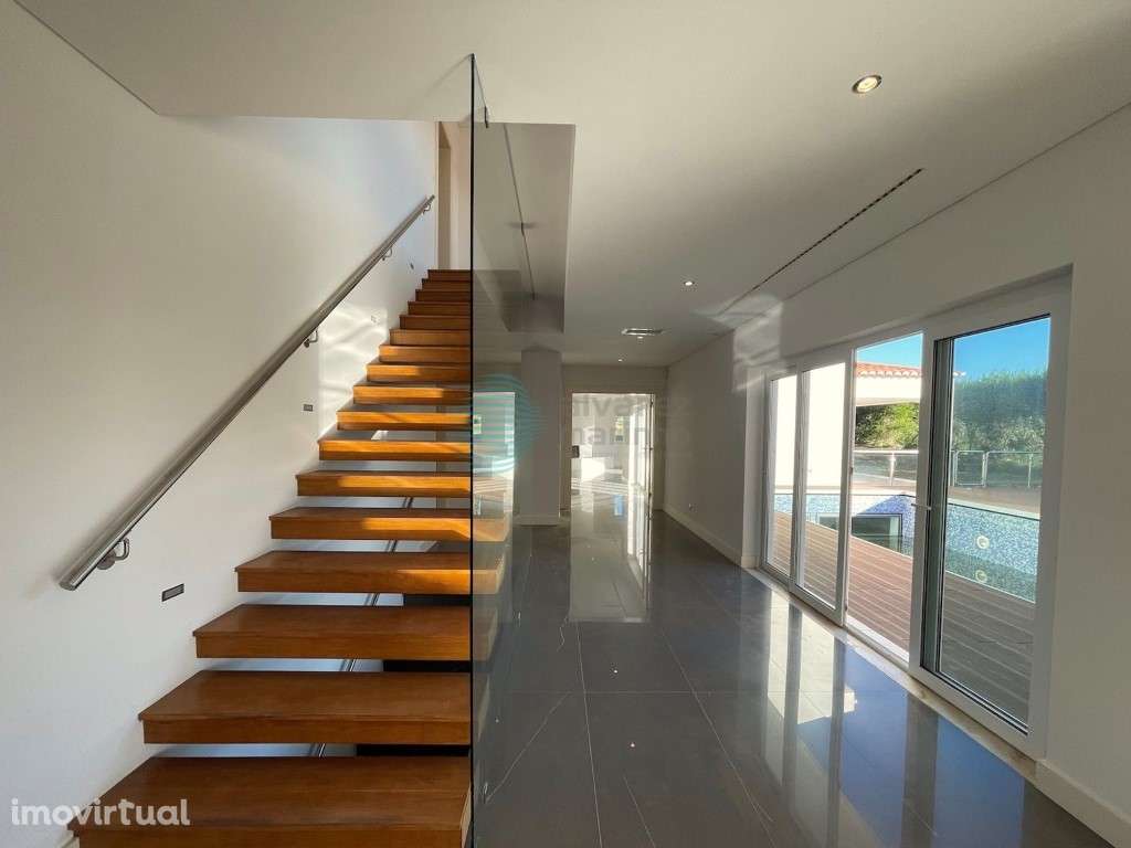 Moradia V4 com piscina em Belas - Grande imagem: 3/51