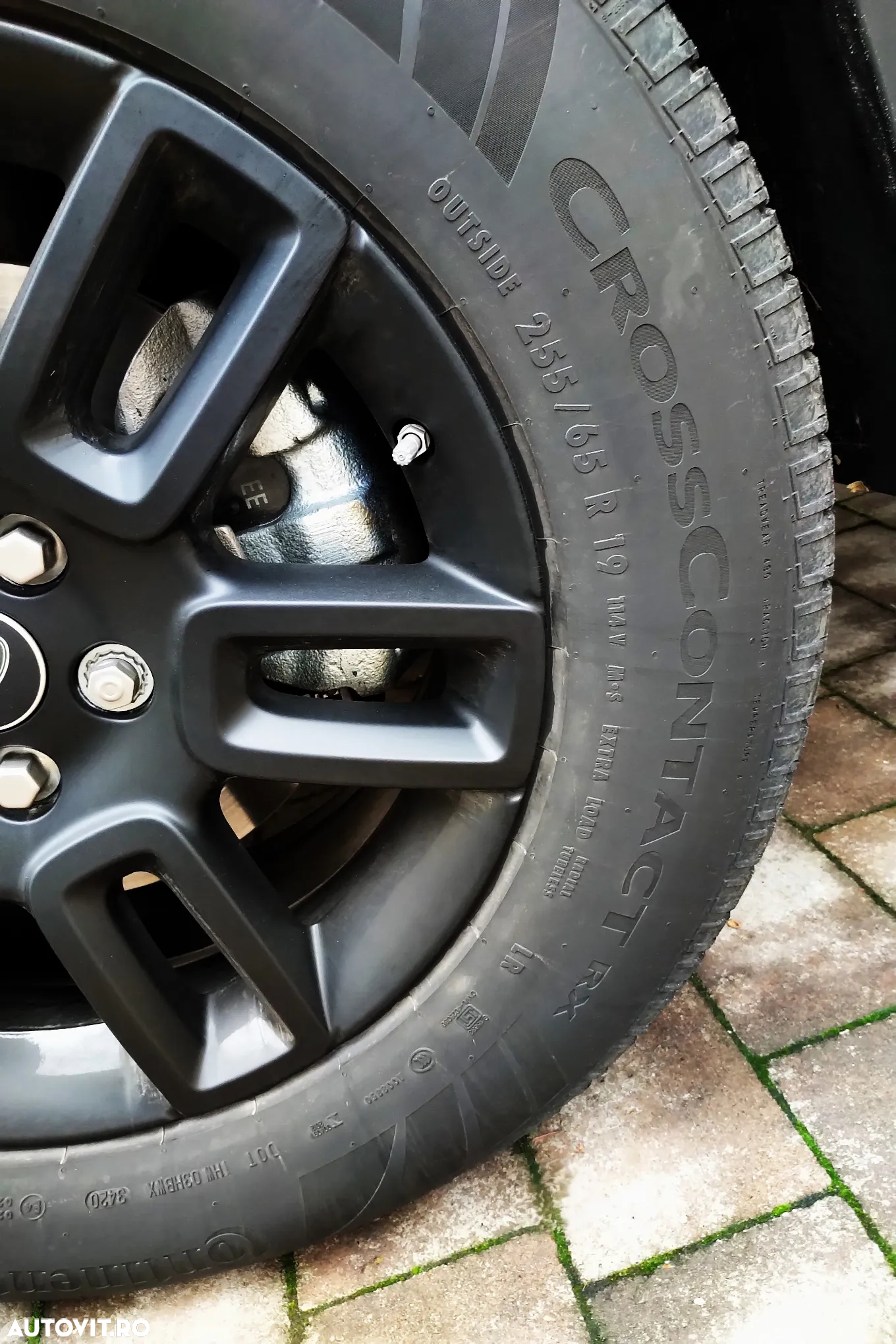 Land Rover Defender 110 2.0L D240 S - 38