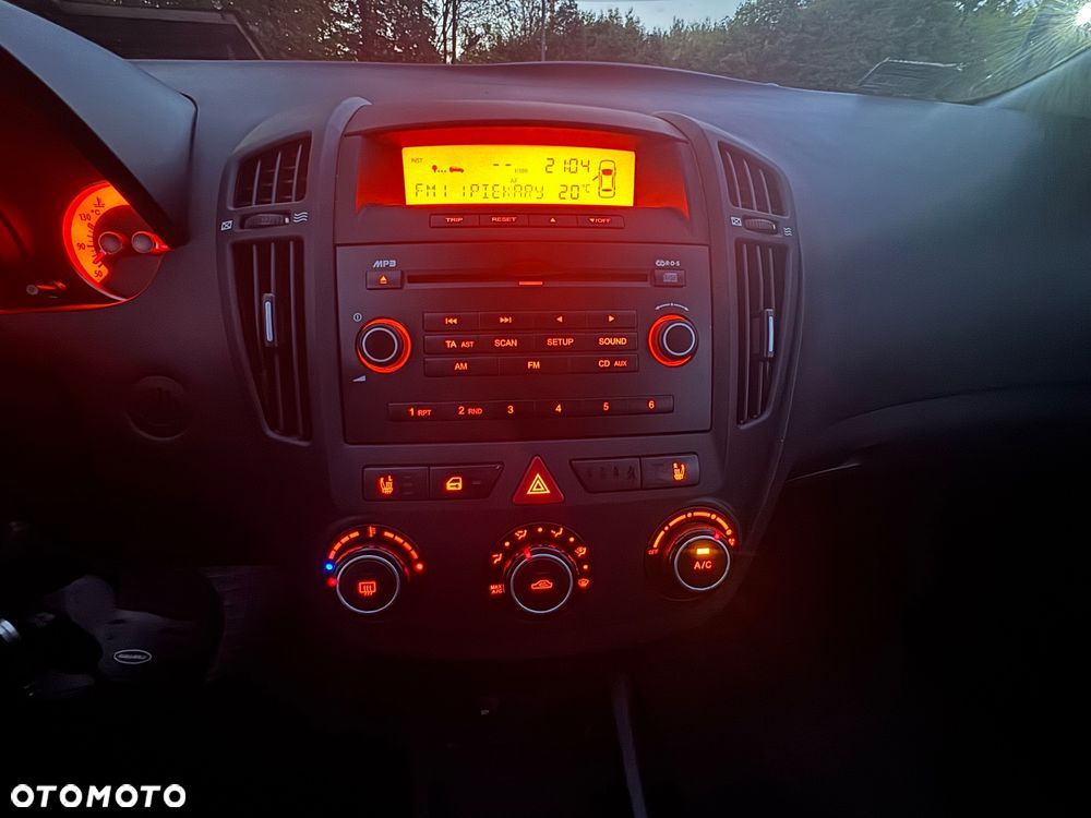 Kia Ceed - 24