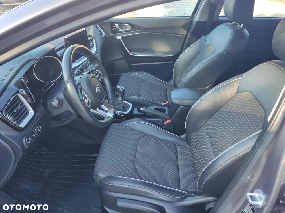 Kia Ceed - 22
