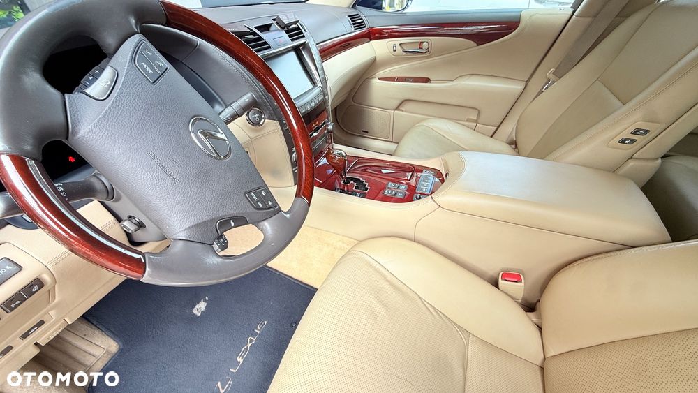 Lexus LS - 21