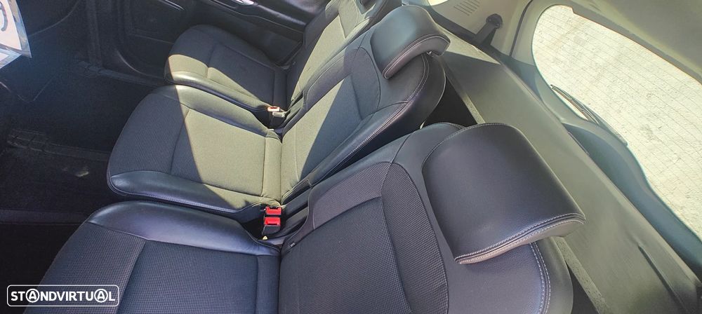 Ford S-Max 2.0 TDCi Titanium 7L - 4