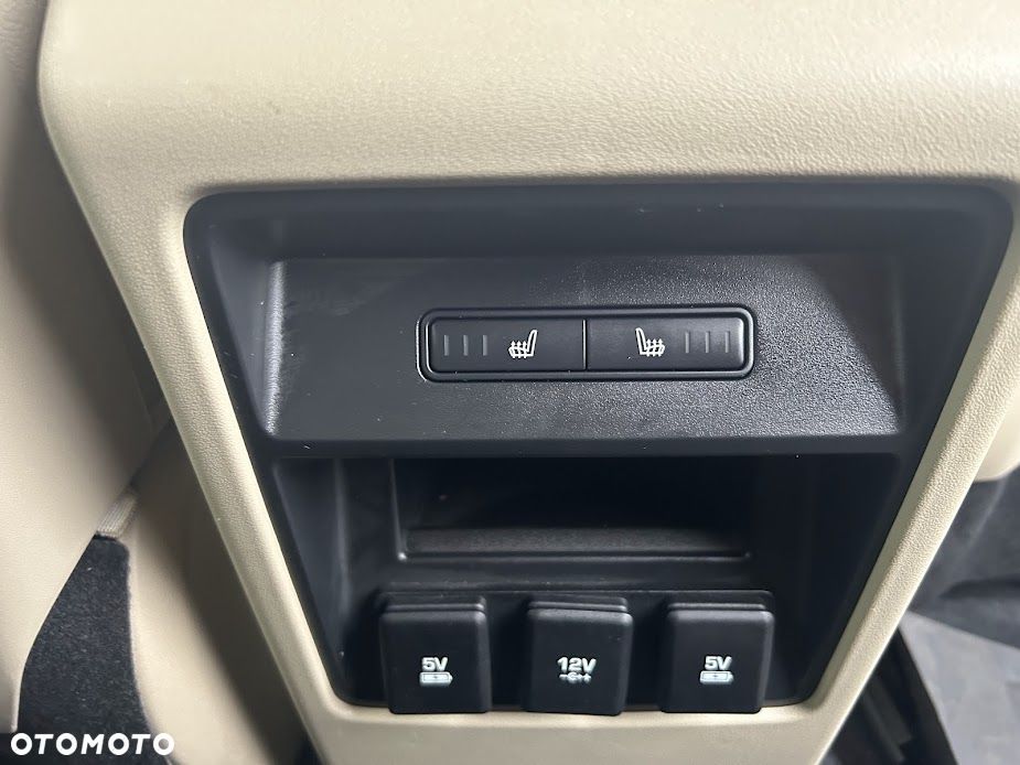 Land Rover Discovery Sport - 11