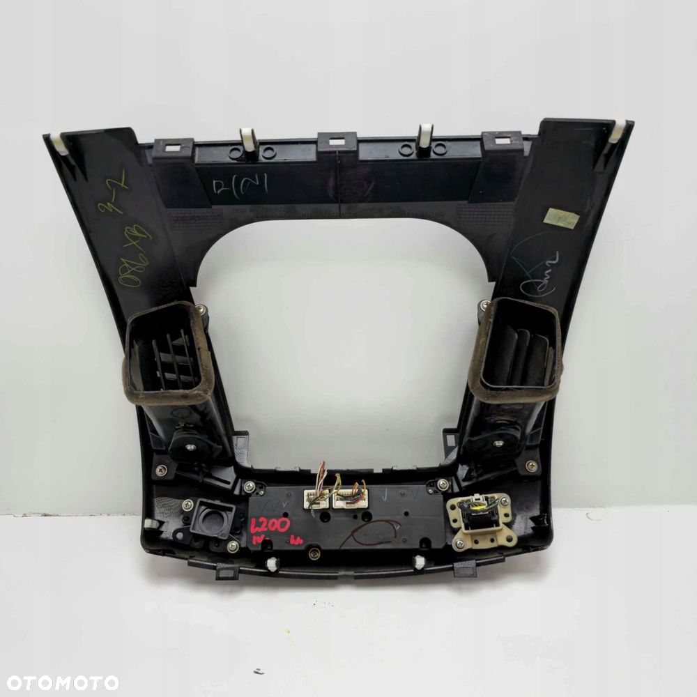 mitsubishi l200 iv 4 2.5 did panel nawiewu klimatyzacji ramka - 2