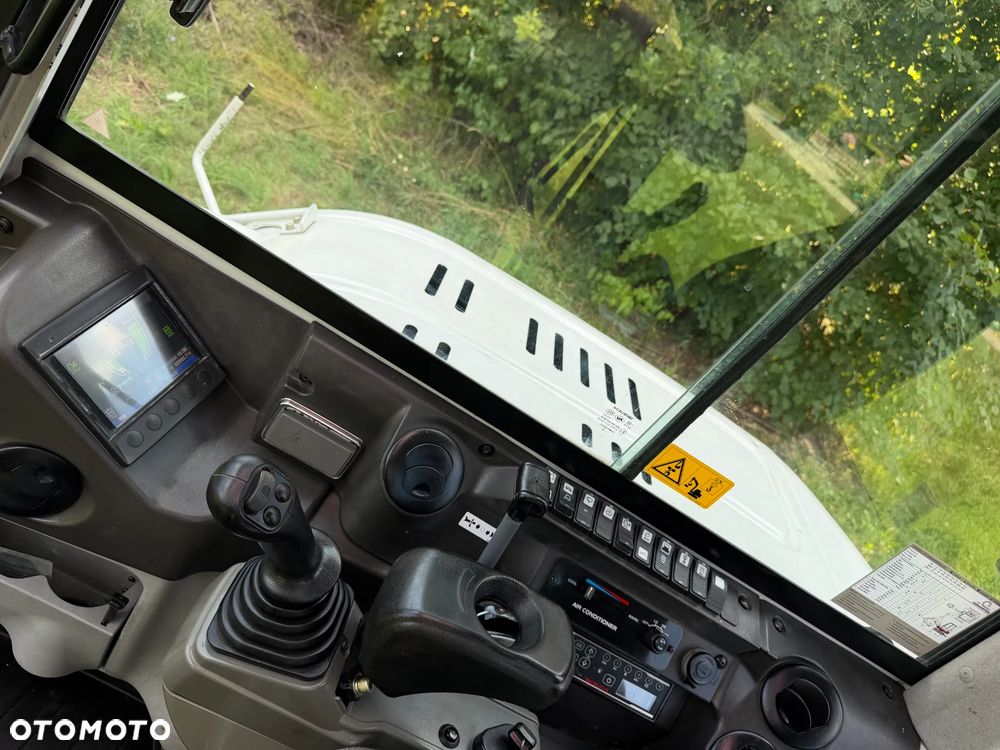 Takeuchi TB 260 Japońska Koparka Gąsienicowa 6 ton. Szybka maszyna i potężna moc. jak Nowa z Salonu 2020 rok. Niski Przebieg-2800mtg. KLIMATYZACJA. Nagłośnienie. Łyżka skarpowa oraz kopiąca. Szybko-złącze hydrauliczne. Yanmar silnik 4 cylindry! Maszyna z Norwegii. ani deka luzów i wycieków! OKAZJA Linia Hydr podwójna. Plus .Długie ramię PLUS. Oświetlenie LED dodatkowe. Zamki na tłokach. Wielka Okazja! Pełne sterowanie z dżojstików!! Aktualna DEKRA! - 36