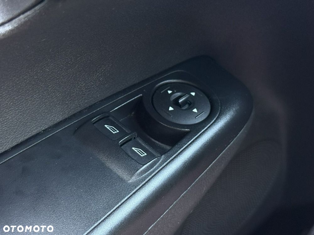 Ford Tourneo Courier - 25