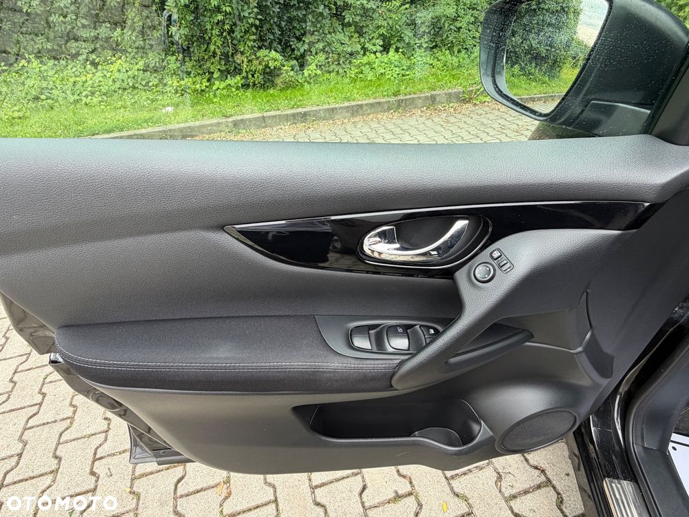 Nissan Qashqai 1.6 DIG-T N-Connecta - 24