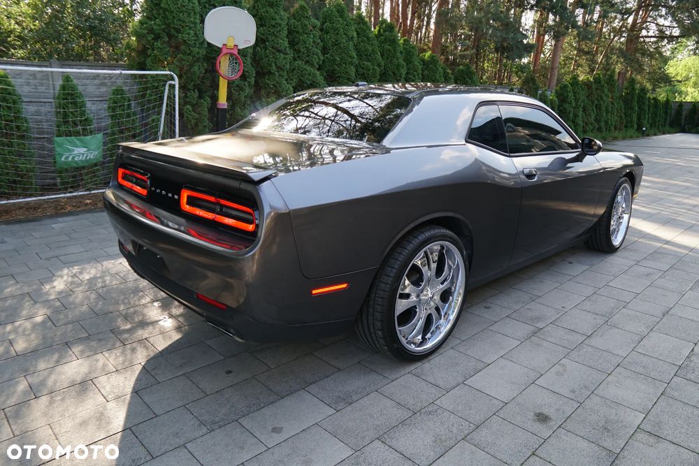 Dodge Challenger - 19