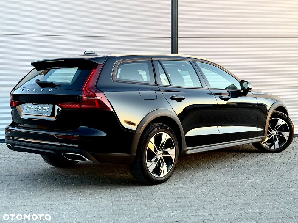 Volvo V60 Cross Country - 14