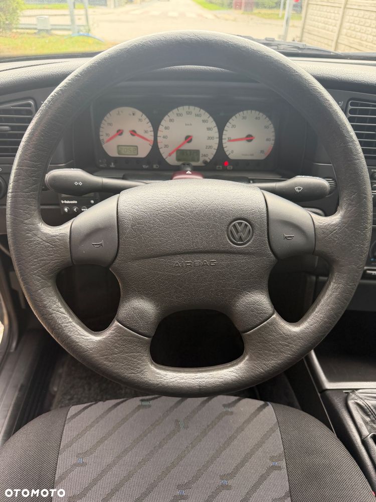 Volkswagen Passat - 17