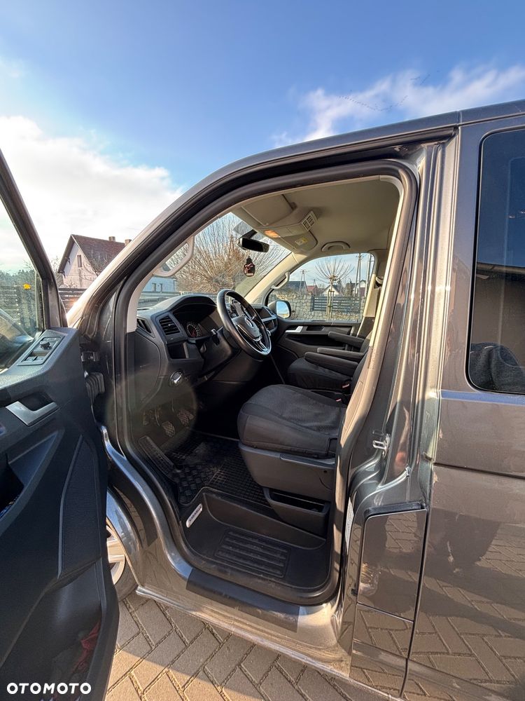 Volkswagen Caravelle - 9
