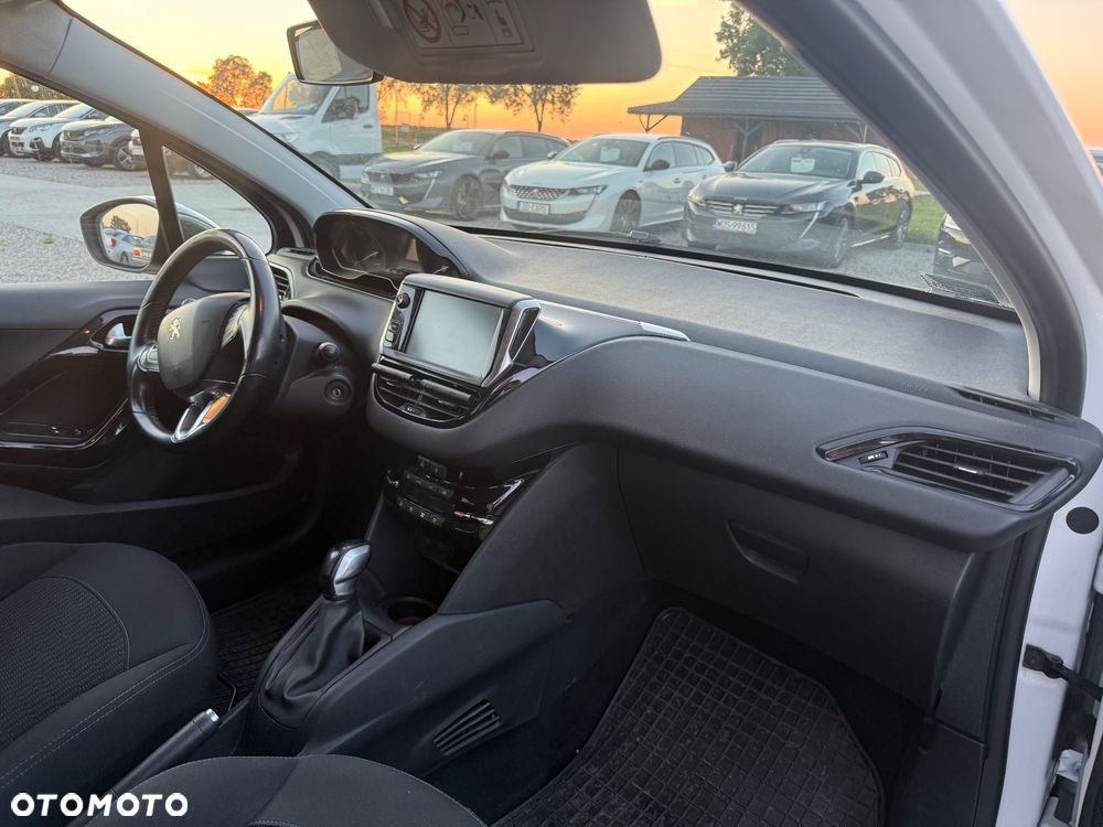 Peugeot 208 - 14