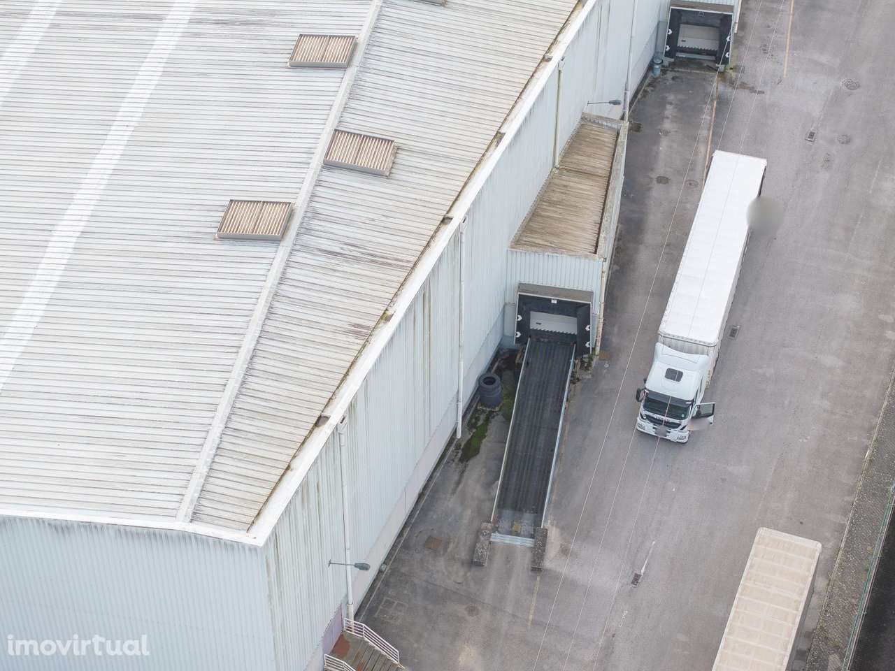 Armazém Logístico Leiria Arrendamento | 5.021 m2 | 5 Cais - Grande imagem: 3/11