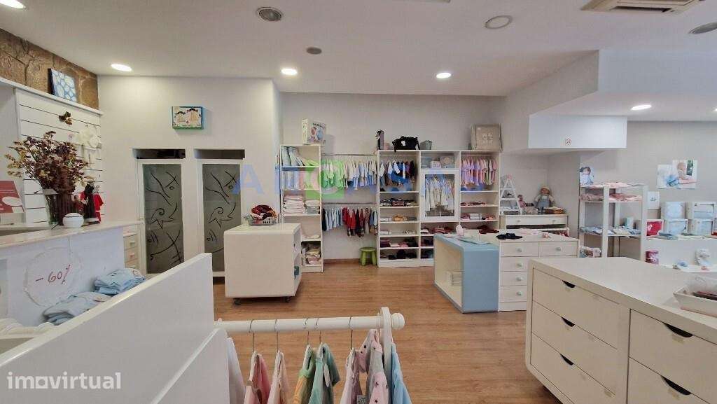 Prédio com espaço comercial e habitação em Matosinhos - Grande imagem: 5/21