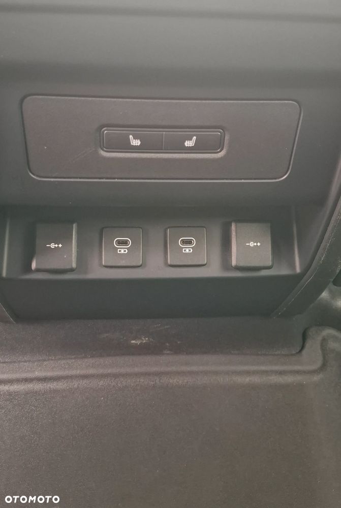 Land Rover Defender 3.0 D250 mHEV X-Dynamic S - 19