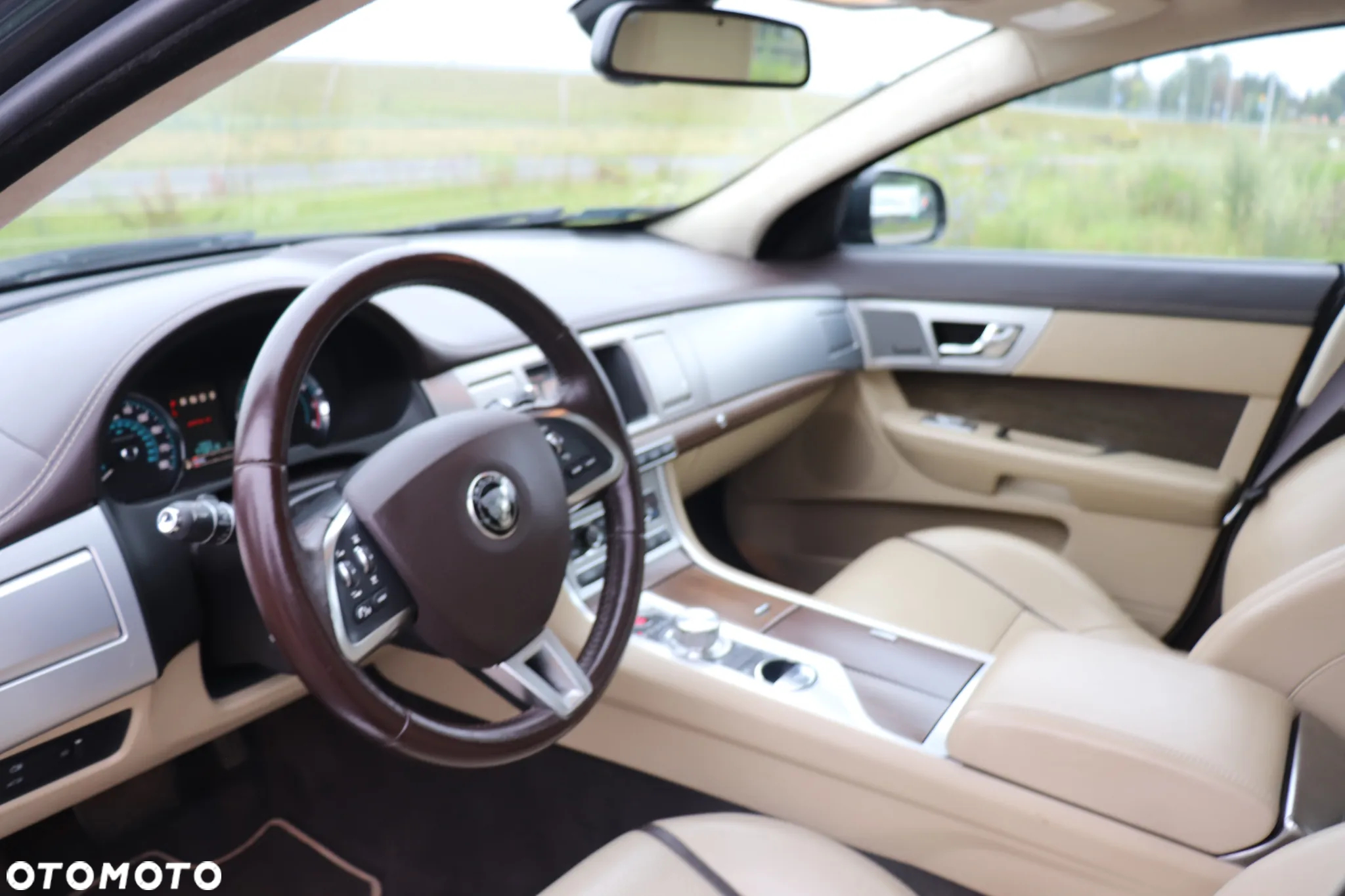 Jaguar XF 3.0 T AWD R-Sport - 22
