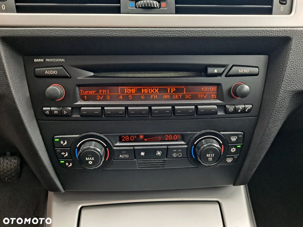 BMW Seria 3 318i - 23