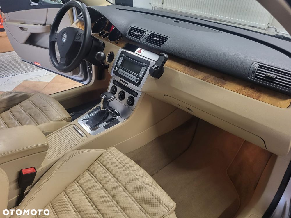 Volkswagen Passat Variant 2.0 TDI DSG Highline - 16