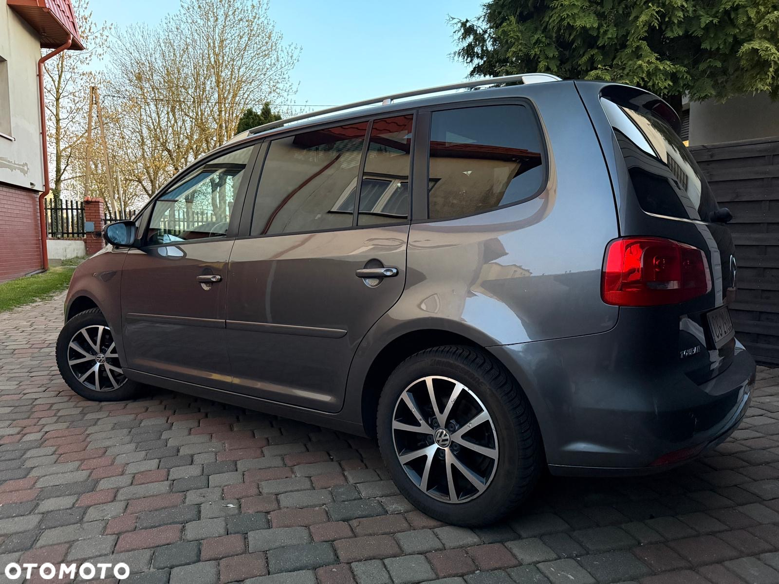 Volkswagen Touran 1.6 TDI DPF BlueMotion Technology DSG Comfortline - 3