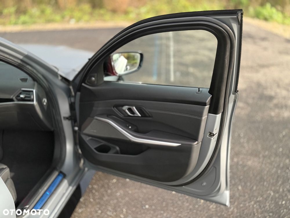 BMW M3 Competition xDrive sport - 17