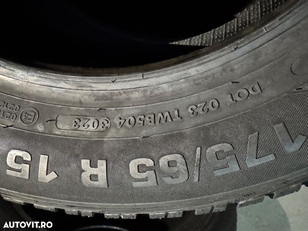 Vând 4 anvelope 175/65/15 vredestein de iarnă noi - 4