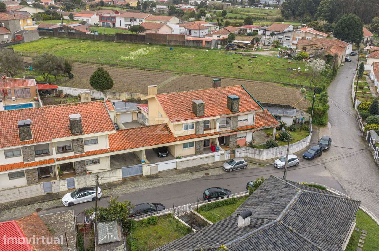 Moradia T4 Renovada | 3 Frentes | Boas Áreas | Vila Nova de Gaia - Grande imagem: 5/45