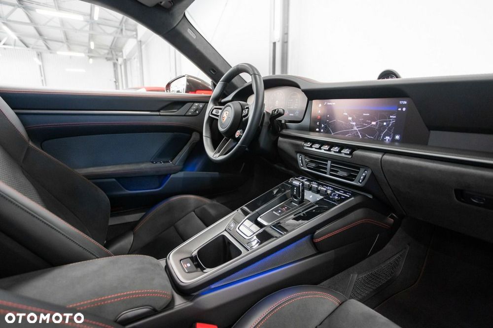 Porsche 911 Carrera 4 GTS PDK - 30