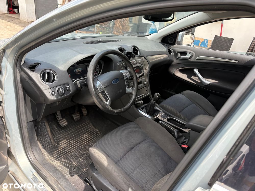 Ford Mondeo 2.0 Ghia - 6