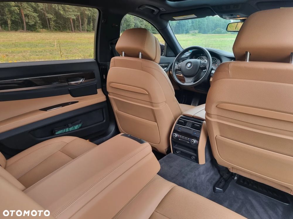 BMW Seria 7 740Li - 30
