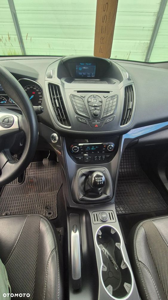 Ford Kuga 2.0 TDCi 2x4 Titanium - 10