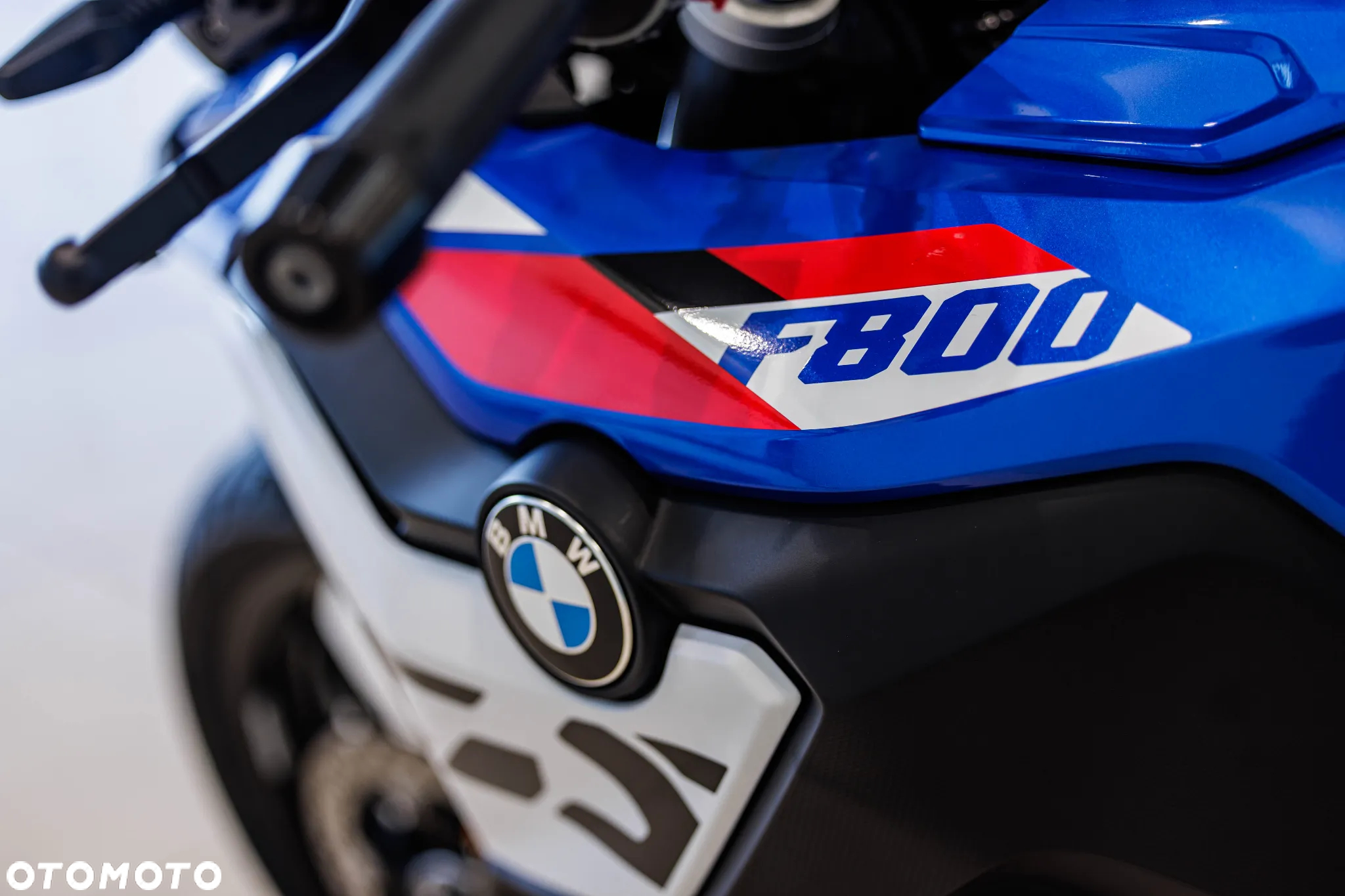 BMW F - 21