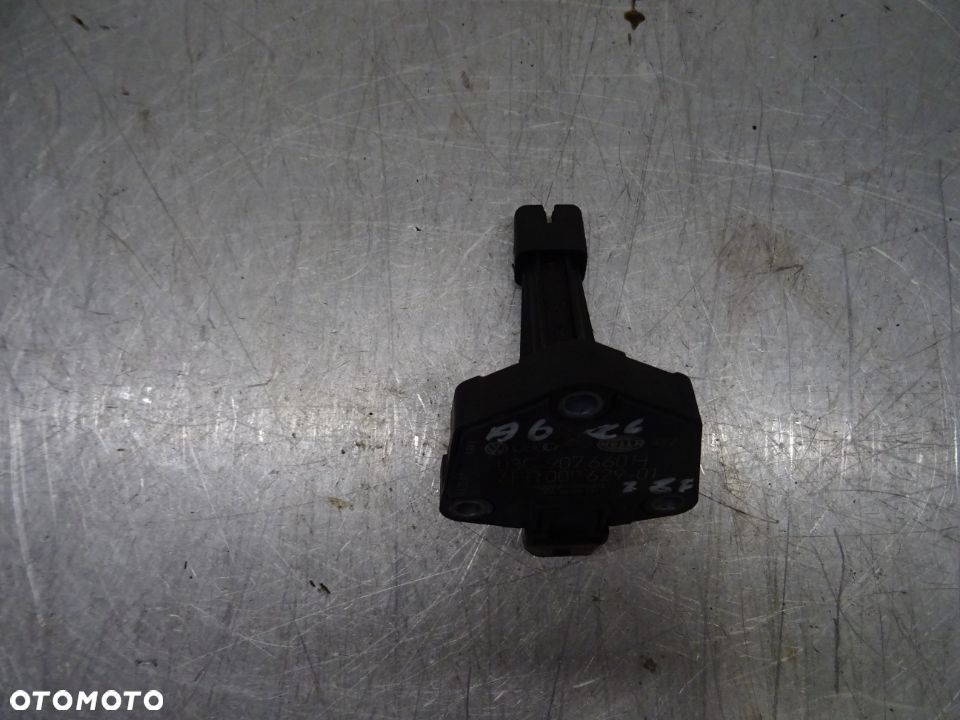 AUDI A6 C6 04-07 2.8 V6 CZUJNIK POZIOMU OLEJU 03C907660H - 1