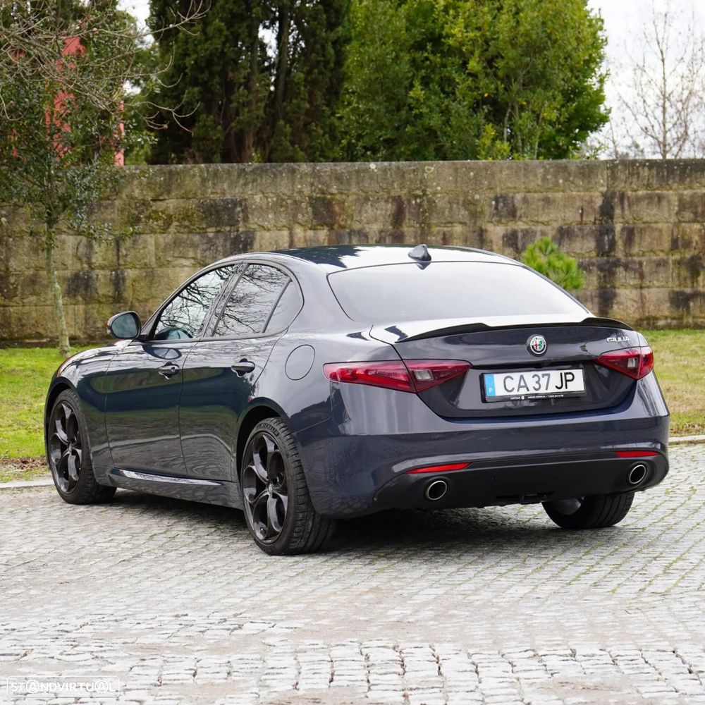 Alfa Romeo Giulia 2.2 D AT8 - 8