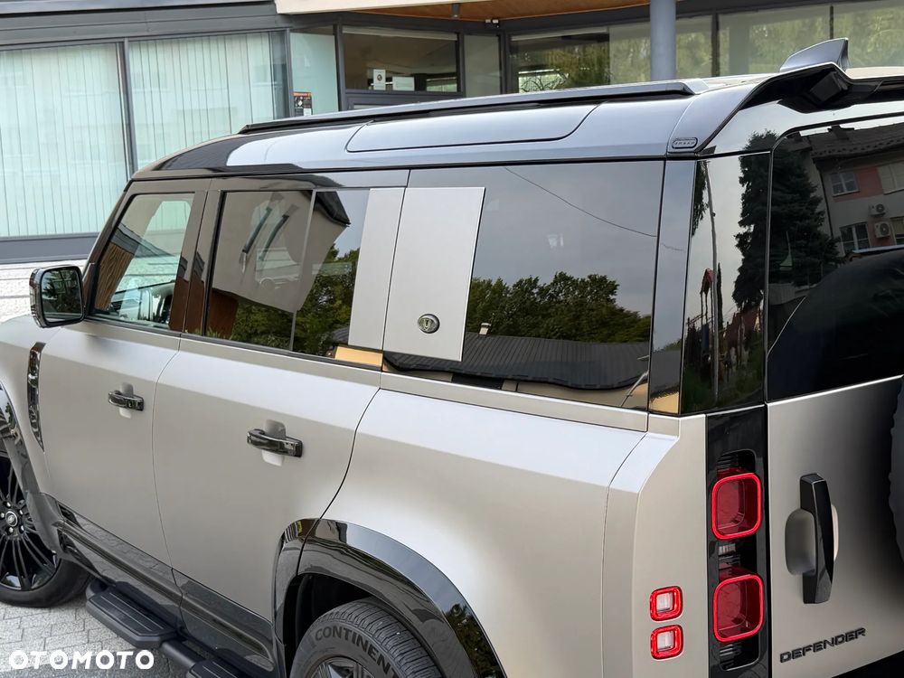 Land Rover Defender 3.0 D300 mHEV X-Dynamic SE - 30
