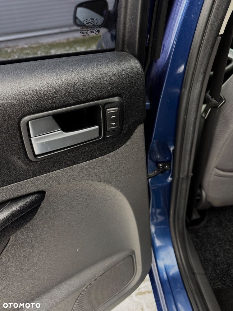 Ford Focus 1.8 Ghia - 17