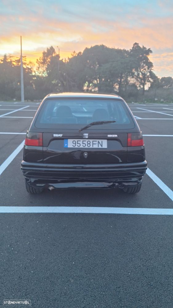 SEAT Ibiza 1.1i Collage - 4