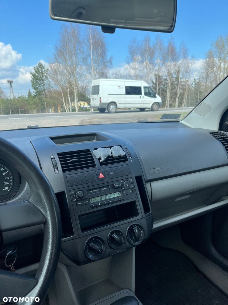 Volkswagen Polo 1.4 16V Trendline - 9