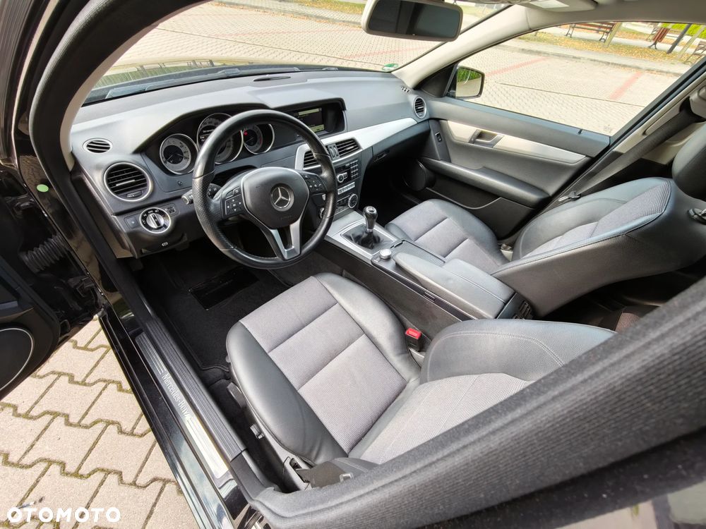 Mercedes-Benz Klasa C 180 CGI BlueEff Avantgarde - 17