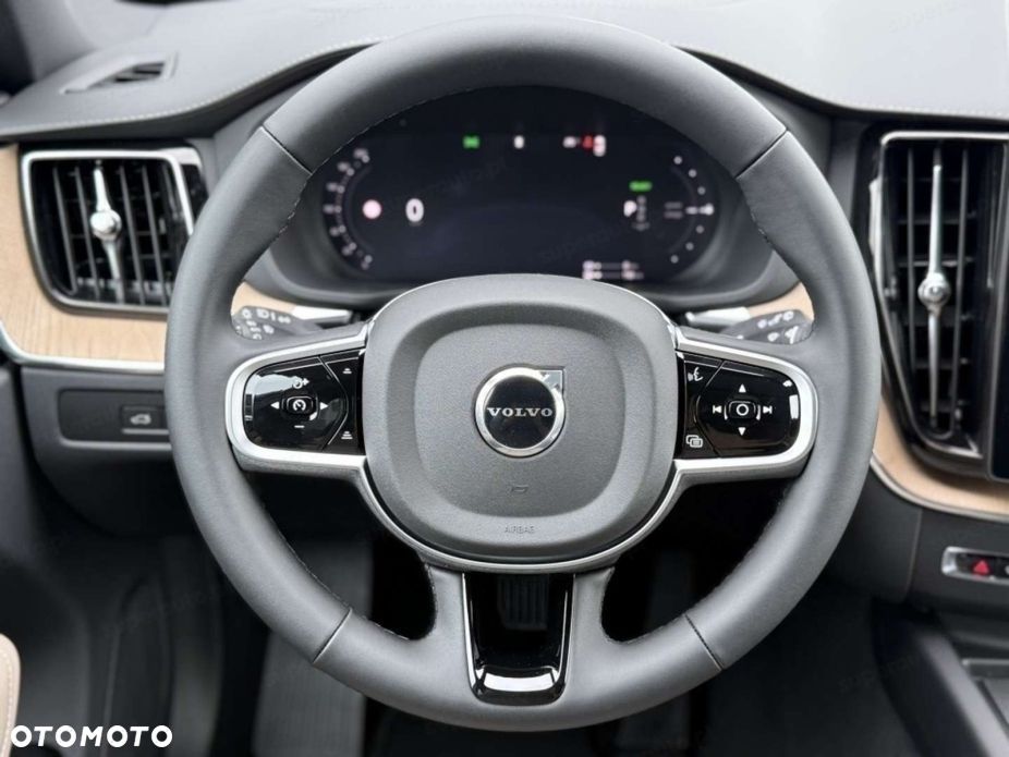 Volvo XC 60 B5 B AWD Ultra Dark - 6