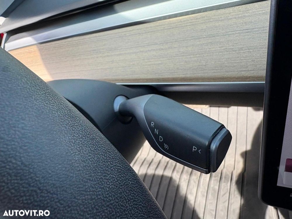 Tesla Model 3 - 17