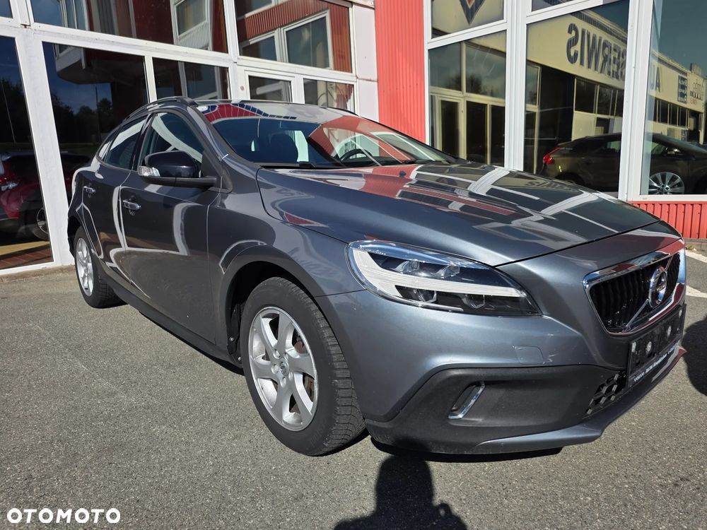 Volvo V40 Cross Country - 1