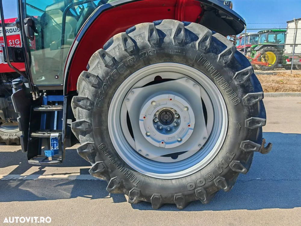Massey Ferguson MF 5713M CAB ESSENTIAL 4x4  TRACTOR AGRICOL - 39