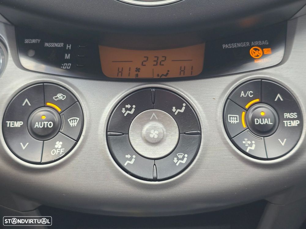 Toyota RAV4 2.2 D-4D X - 11