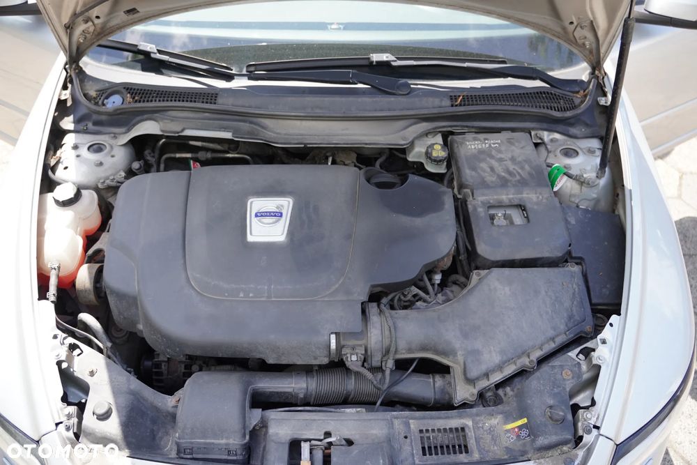 Volvo V50 D3 Momentum - 21