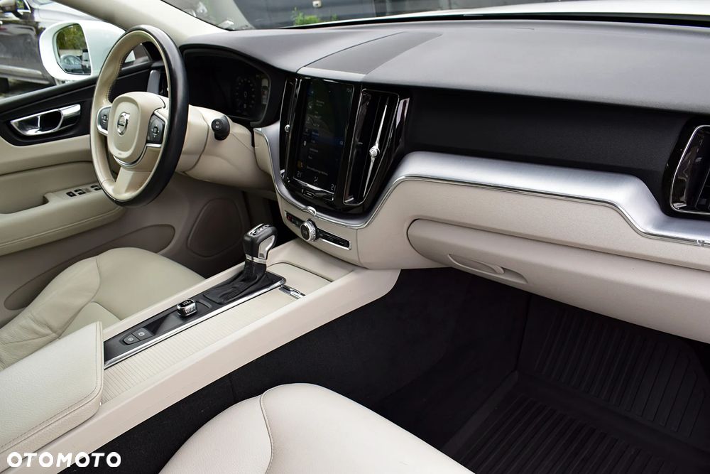 Volvo XC 60 D4 AWD Momentum - 9