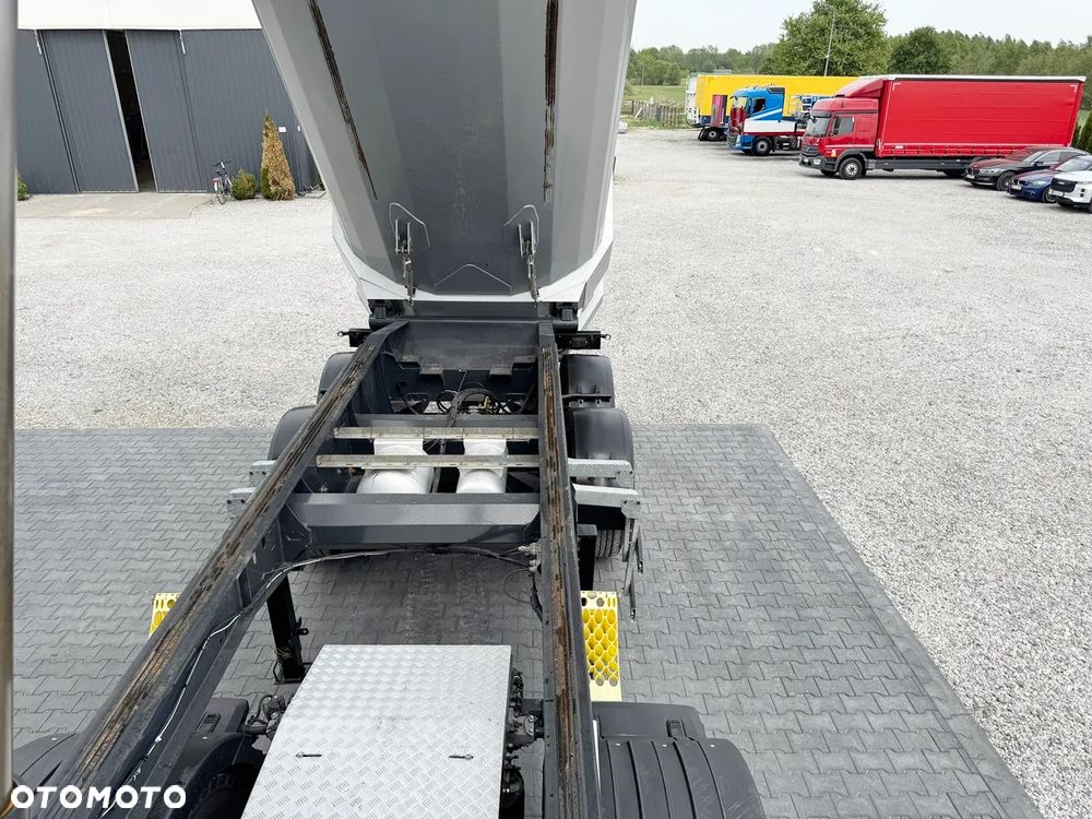 Schwarzmuller H-K SERIE/ WAGA 5600 kg / PODNOSZONA OŚ  / DMC 36000 KG / IDEALNY STAN - 33